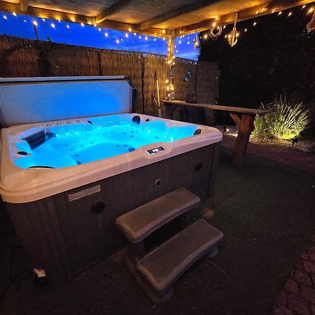 De Corner Van Zeeland Met Jacuzzi Sint-Annaland Exterior foto